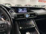 Lexus IS 2018 Punainen