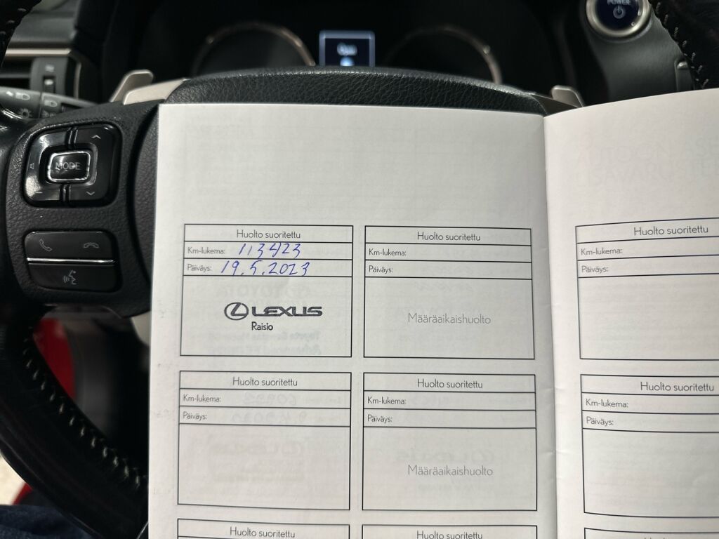 Lexus IS 2018 Punainen