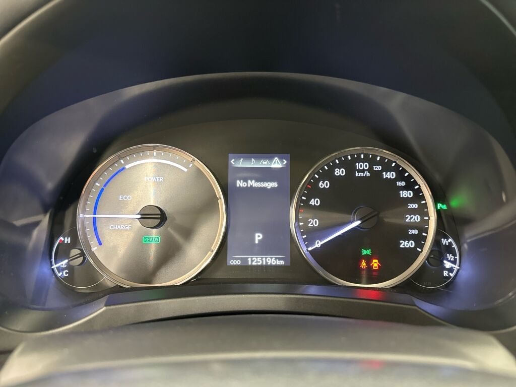 Lexus IS 2018 Punainen