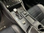 Lexus IS 2018 Punainen