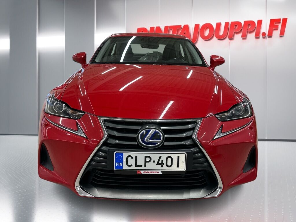 Lexus IS 2018 Punainen