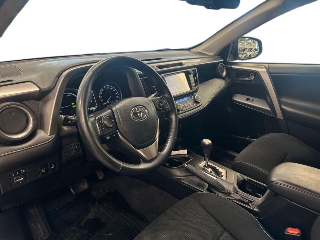 Toyota RAV4 2018 Ruskea (beige)