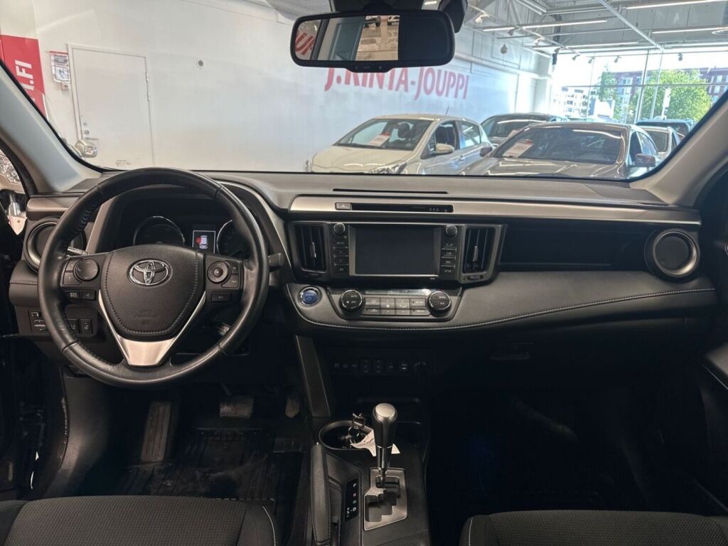 Toyota RAV4 2018 Ruskea (beige)