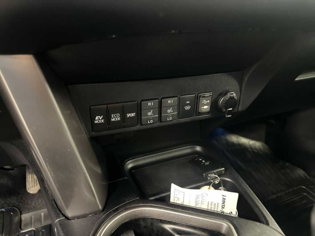 Toyota RAV4 2018 Ruskea (beige)