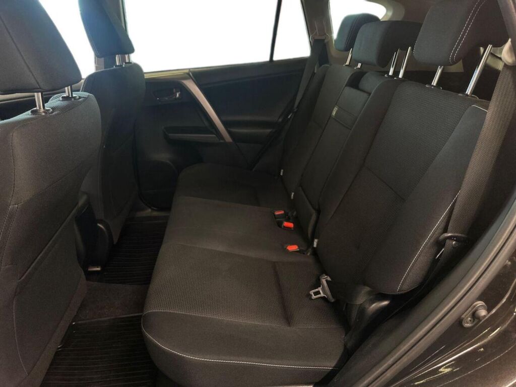 Toyota RAV4 2018 Ruskea (beige)