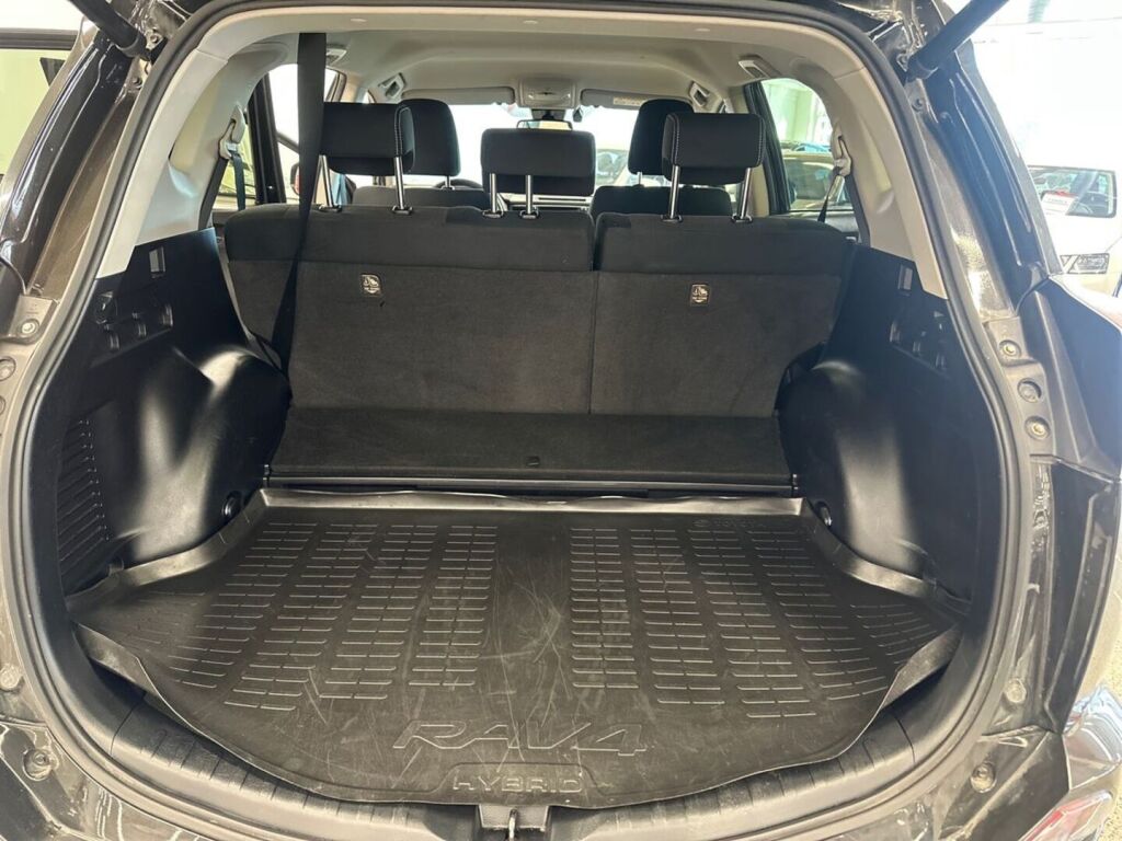 Toyota RAV4 2018 Ruskea (beige)