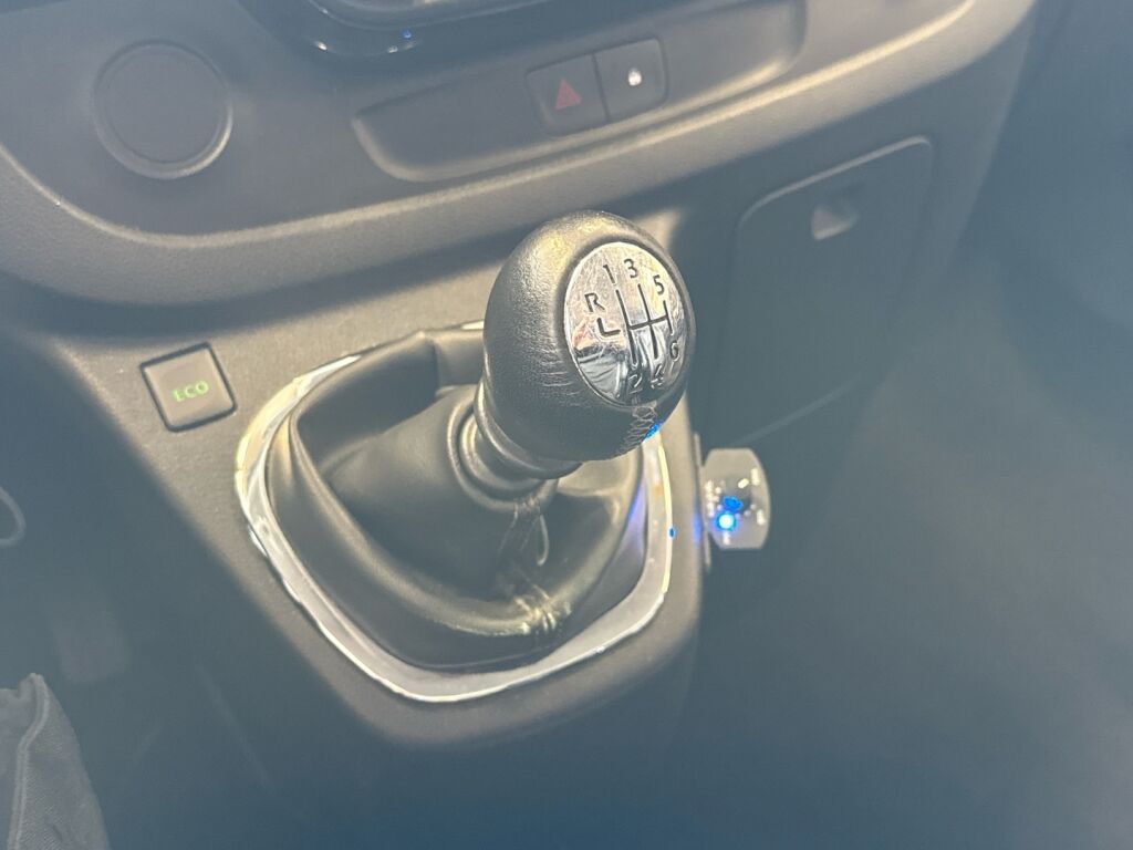 Opel Vivaro 2018 Harmaa