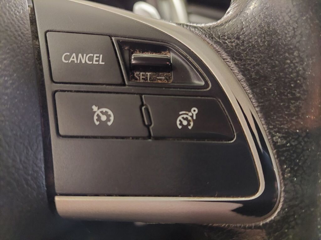 Mitsubishi L200 2015 Ruskea (beige)