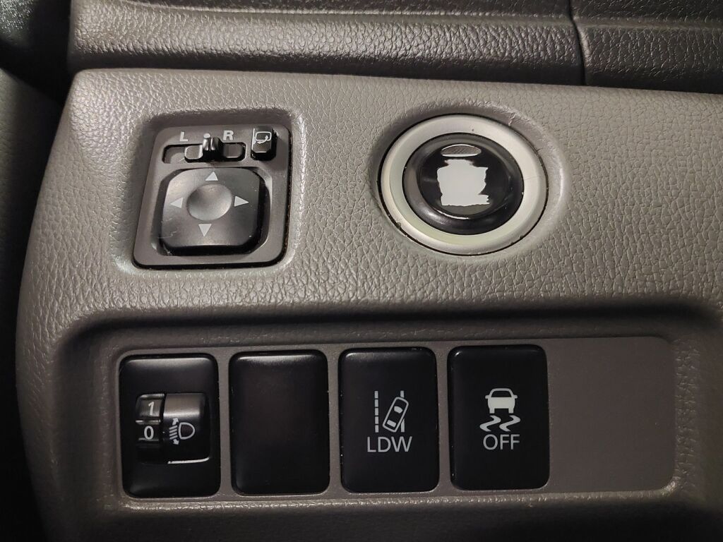 Mitsubishi L200 2015 Ruskea (beige)