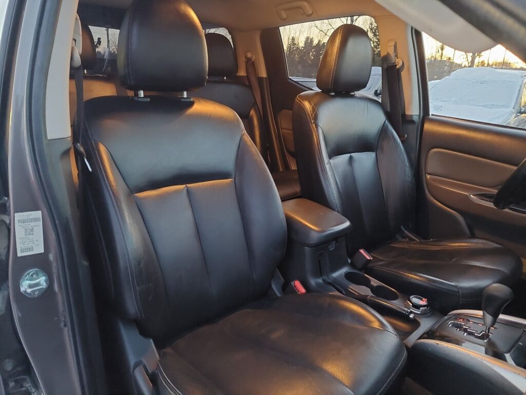 Mitsubishi L200 2015 Ruskea (beige)