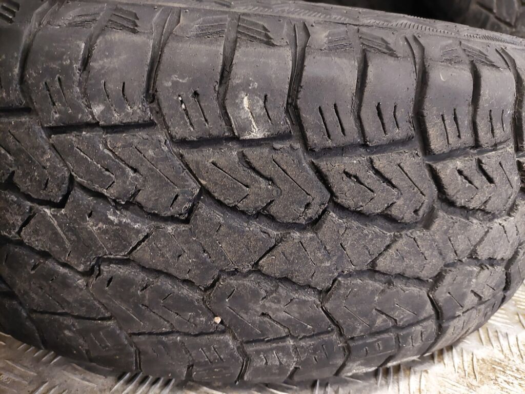 Mitsubishi L200 2015 Ruskea (beige)