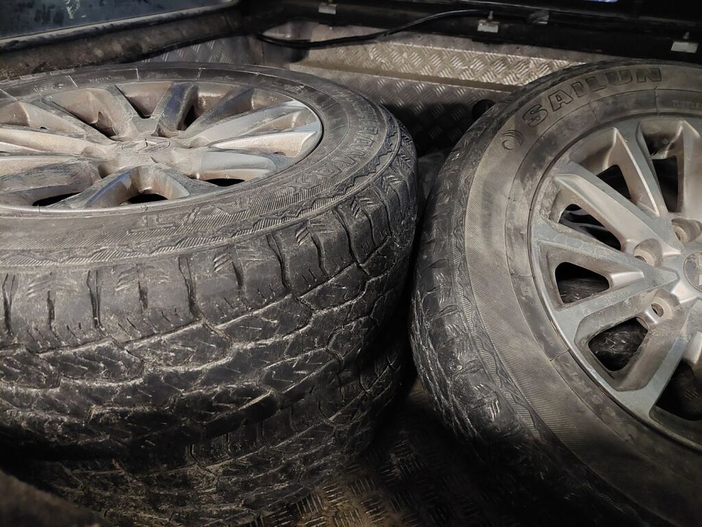 Mitsubishi L200 2015 Ruskea (beige)