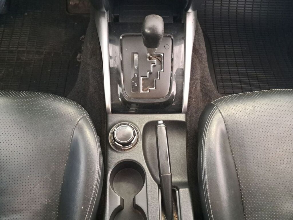 Mitsubishi L200 2015 Ruskea (beige)