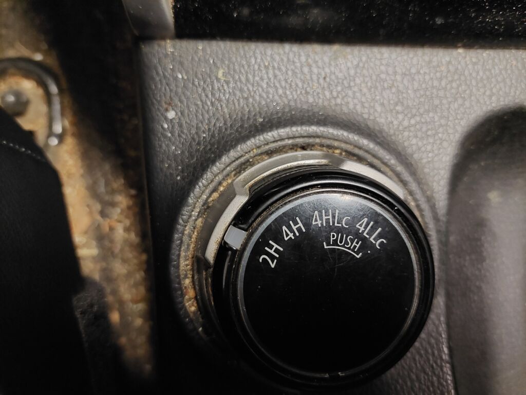 Mitsubishi L200 2015 Ruskea (beige)