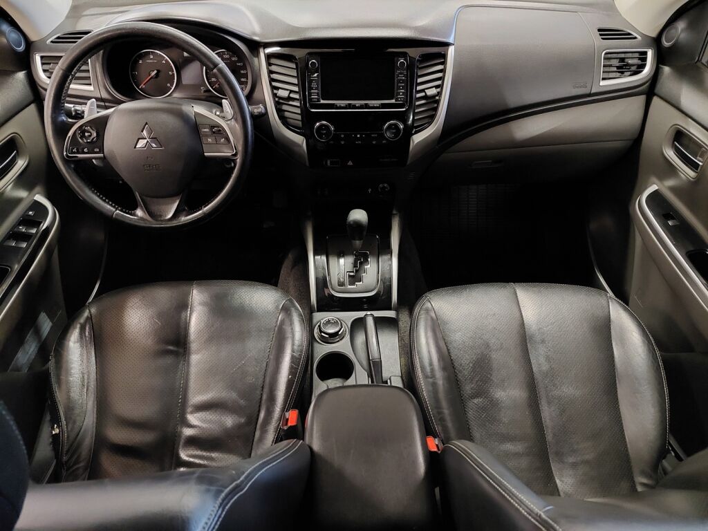 Mitsubishi L200 2015 Ruskea (beige)