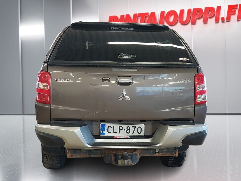 Mitsubishi L200 2015 Ruskea (beige)