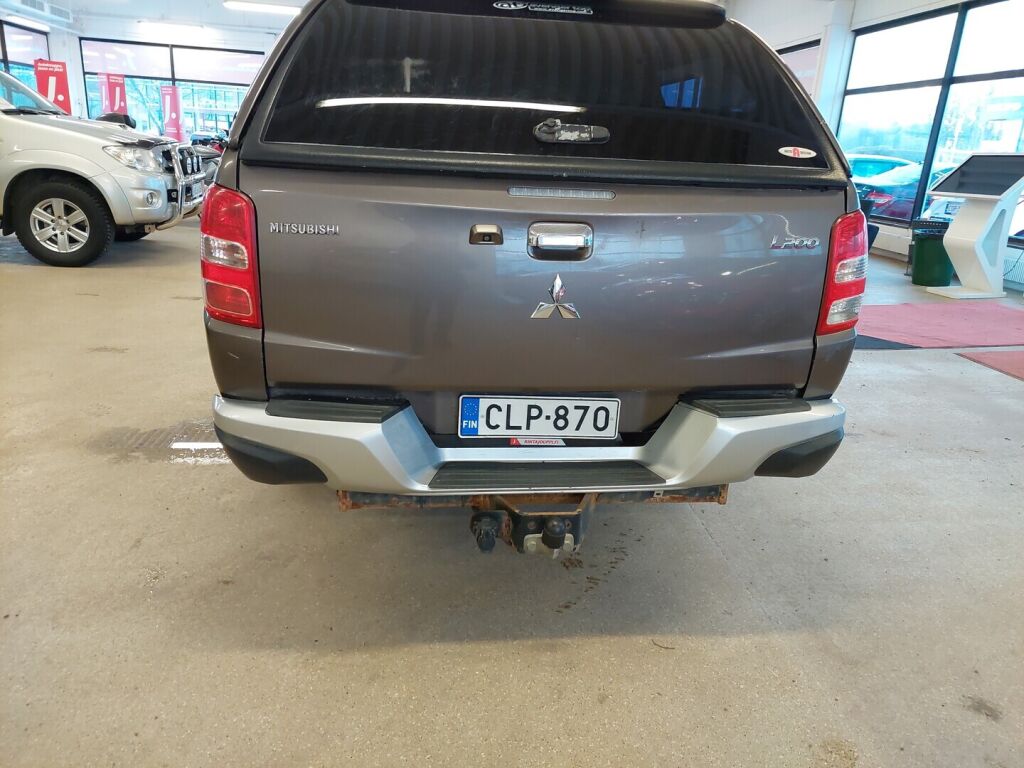 Mitsubishi L200 2015 Ruskea (beige)