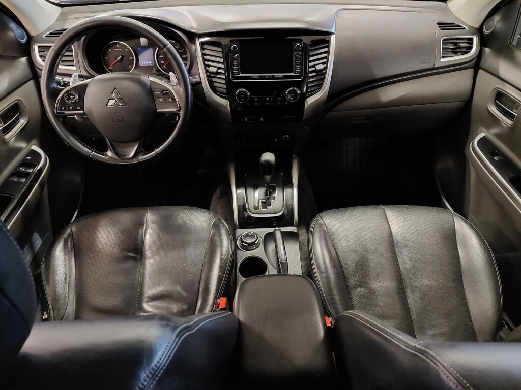 Mitsubishi L200 2015 Ruskea (beige)