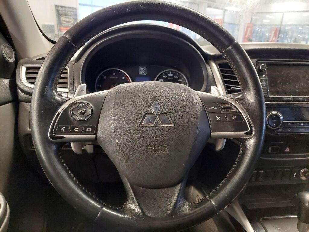 Mitsubishi L200 2015 Ruskea (beige)