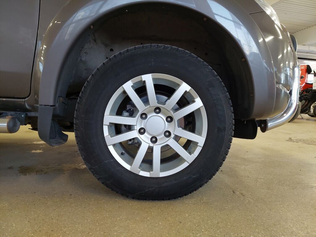 Mitsubishi L200 2015 Ruskea (beige)