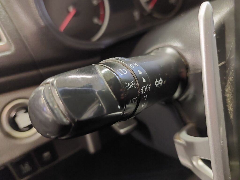 Mitsubishi L200 2015 Ruskea (beige)