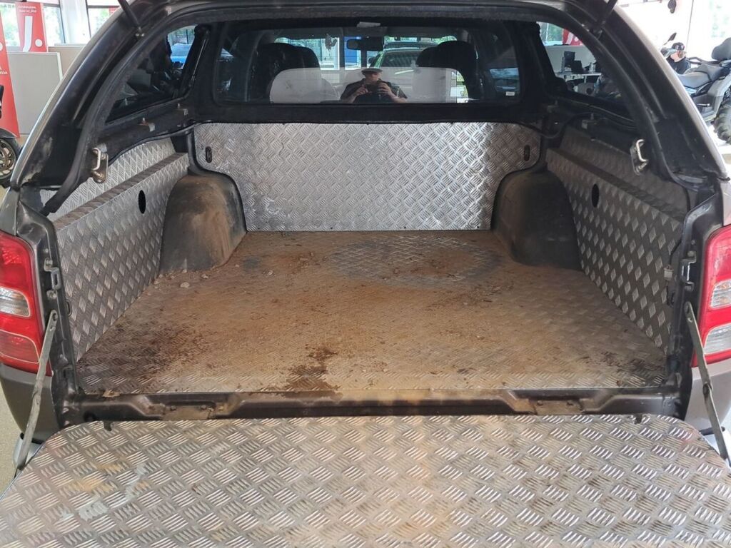 Mitsubishi L200 2015 Ruskea (beige)