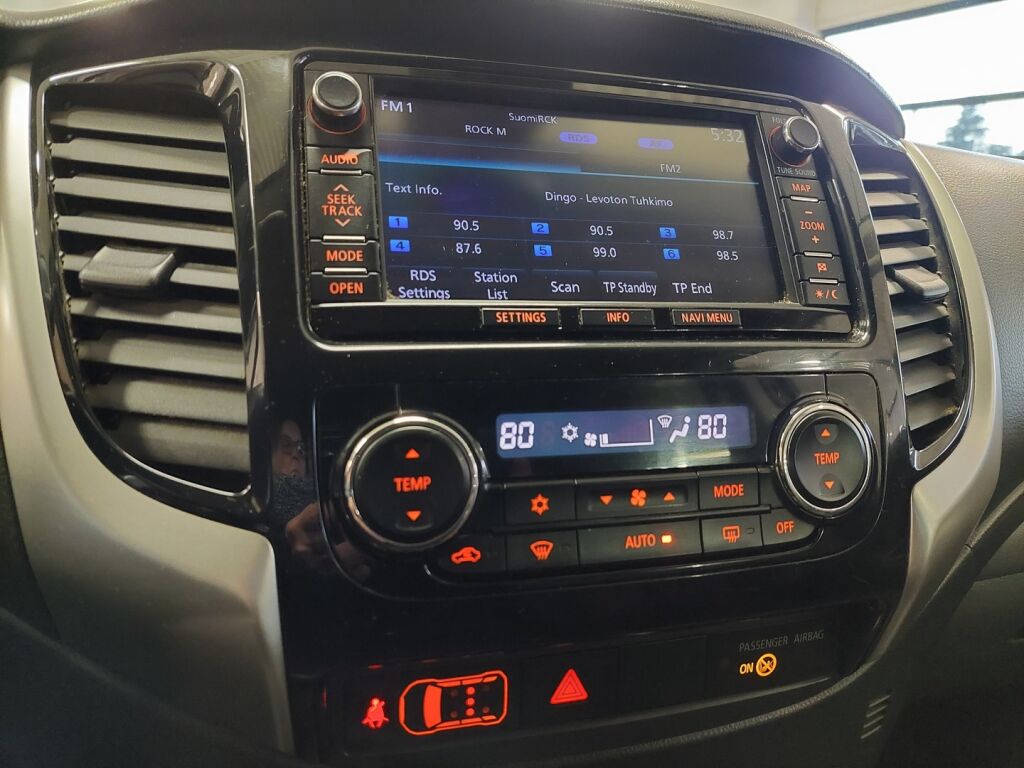 Mitsubishi L200 2015 Ruskea (beige)