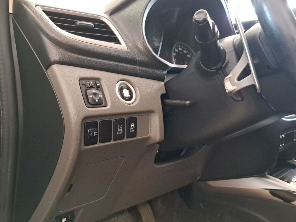 Mitsubishi L200 2015 Ruskea (beige)