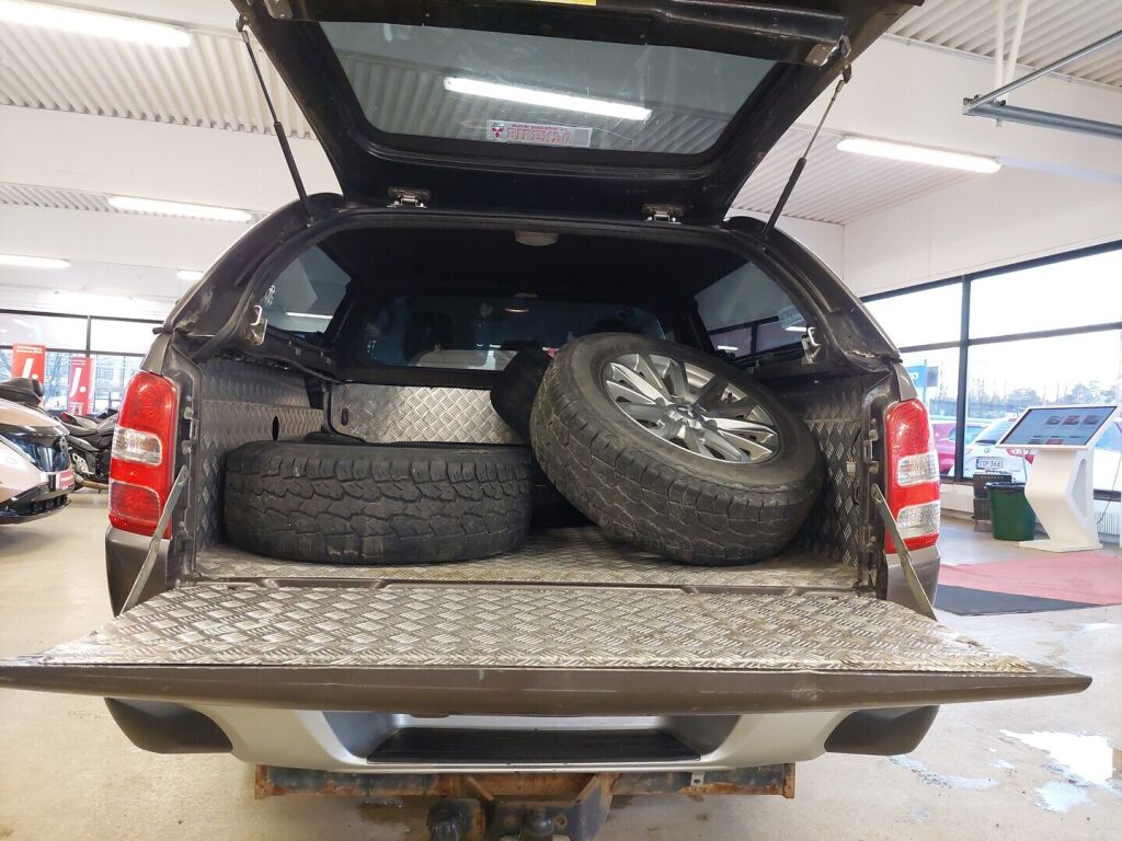 Mitsubishi L200 2015 Ruskea (beige)