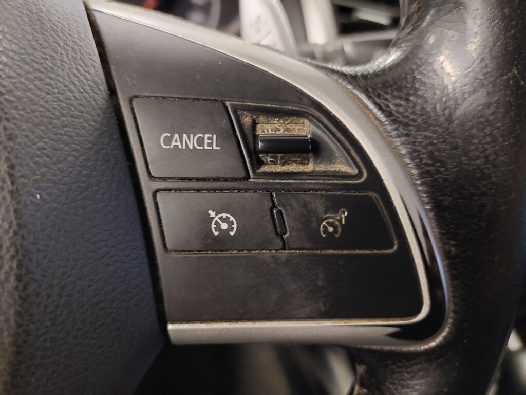 Mitsubishi L200 2015 Ruskea (beige)