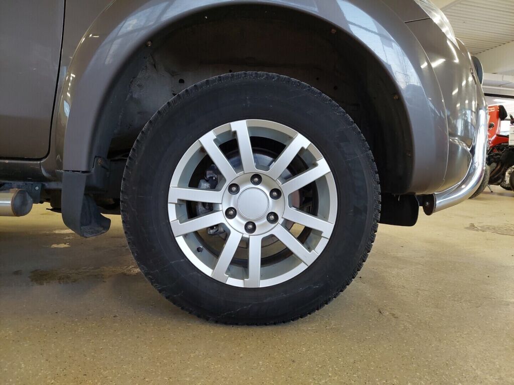 Mitsubishi L200 2015 Ruskea (beige)