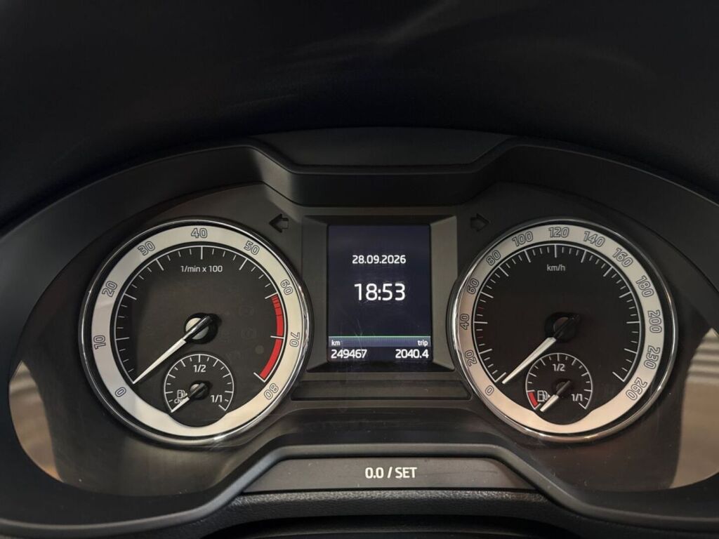 Skoda Octavia 2019 Musta
