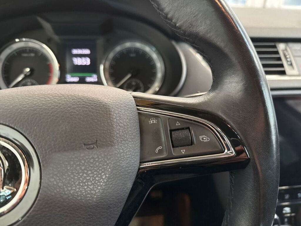 Skoda Octavia 2019 Musta