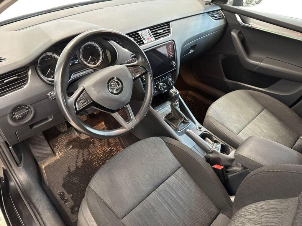 Skoda Octavia 2019 Musta