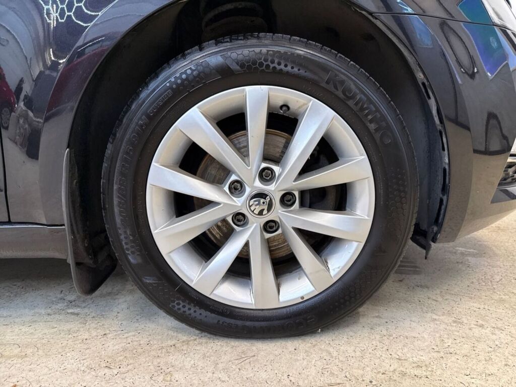 Skoda Octavia 2019 Musta