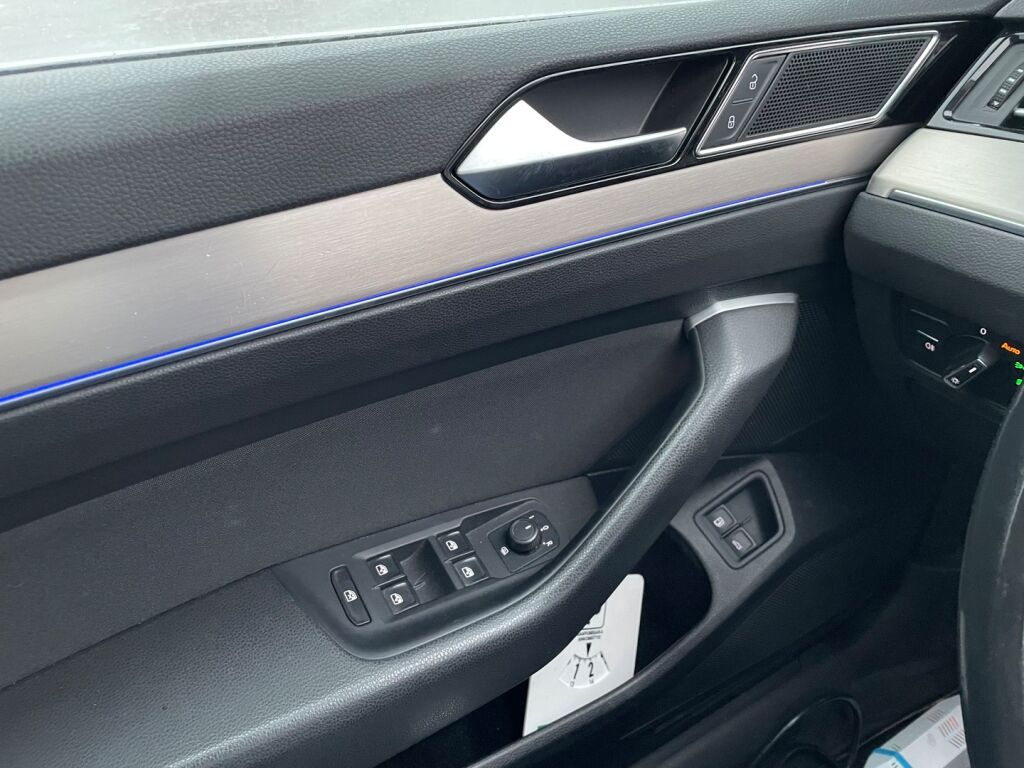 Volkswagen Passat 2018 Sininen