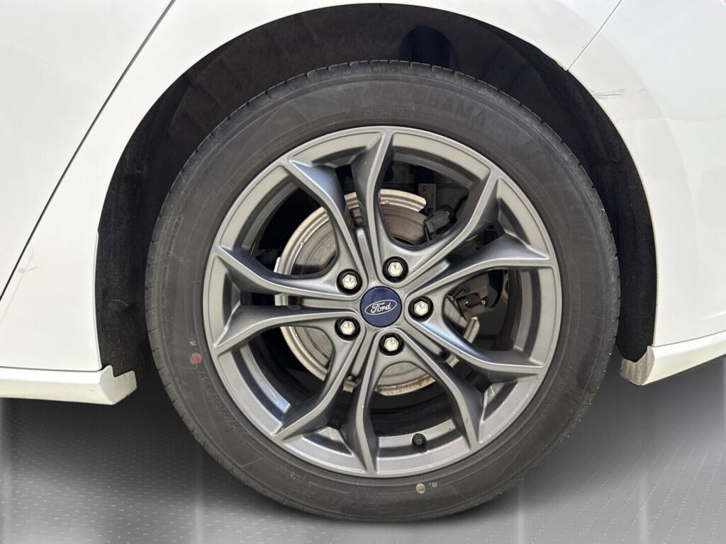 Ford Focus 2019 Valkoinen