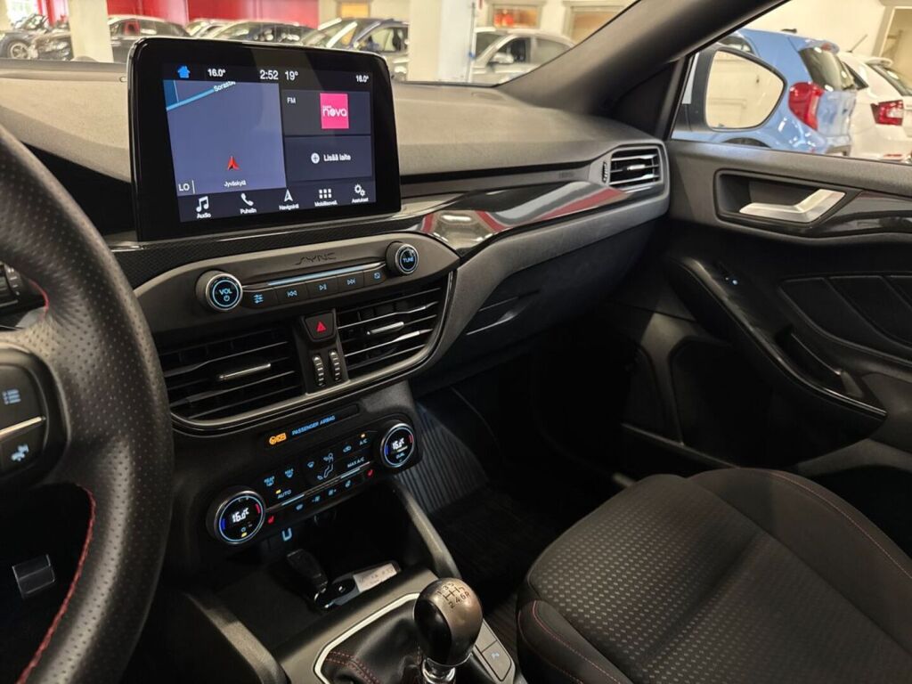 Ford Focus 2019 Valkoinen