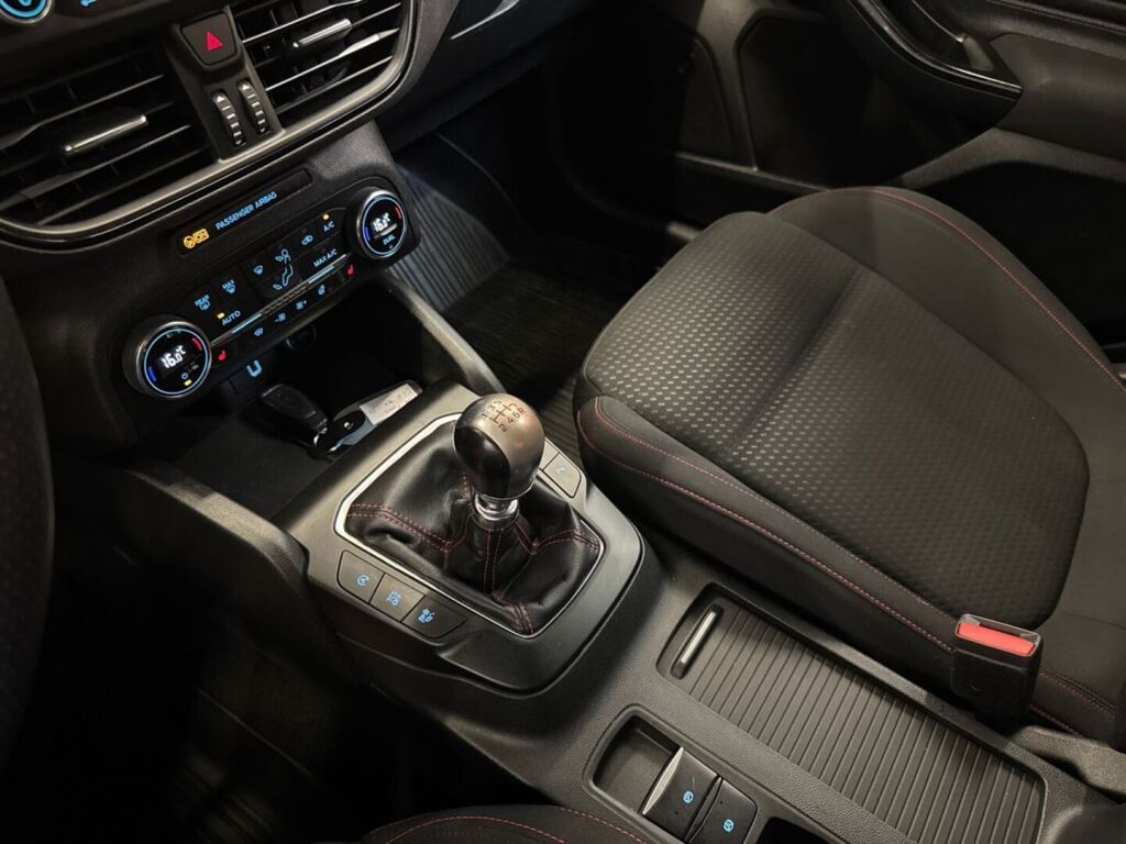 Ford Focus 2019 Valkoinen