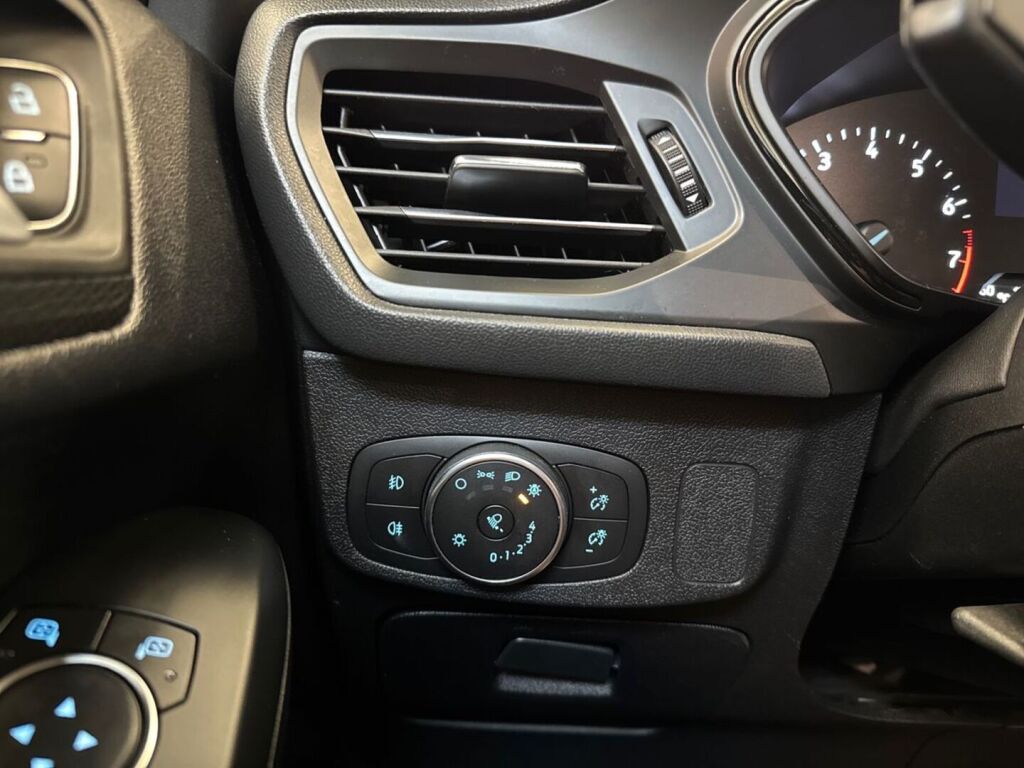Ford Focus 2019 Valkoinen