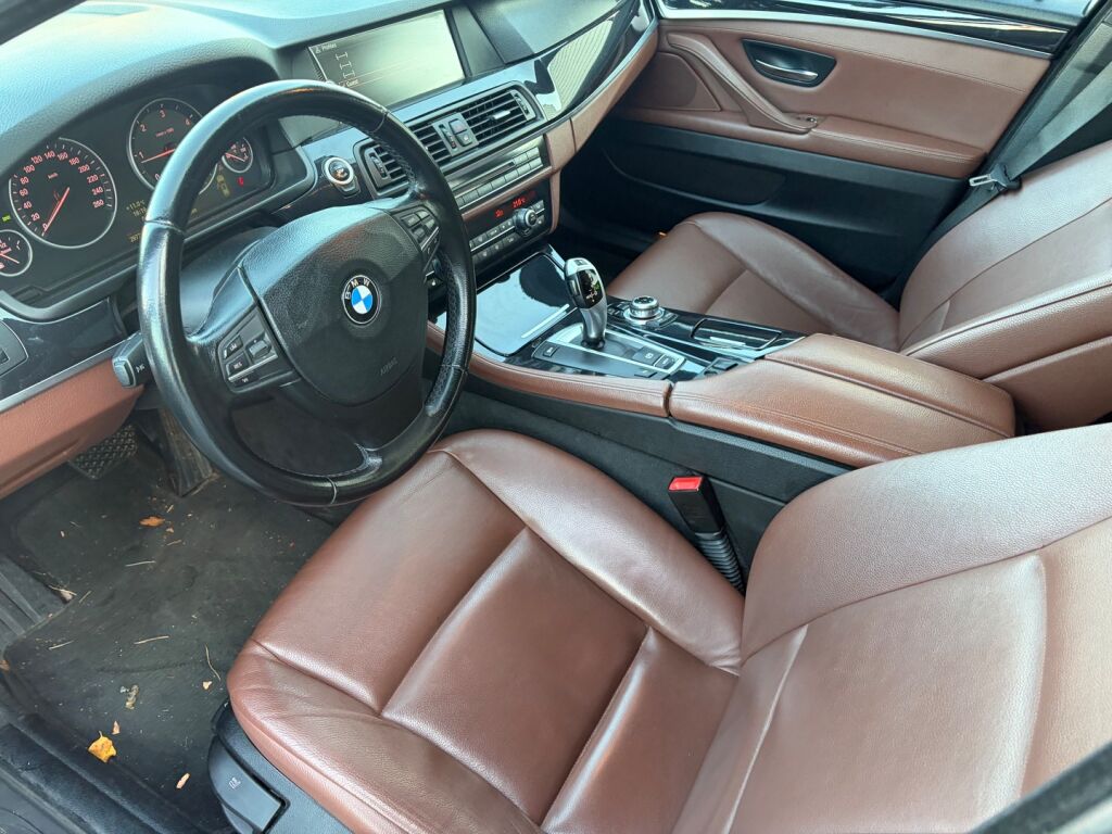 BMW 525 2011 Ruskea (beige)