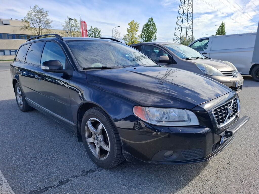Volvo V70 2009 Musta