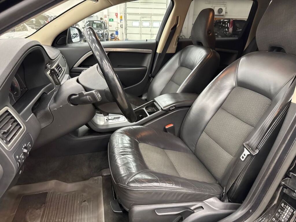 Volvo V70 2009 Musta