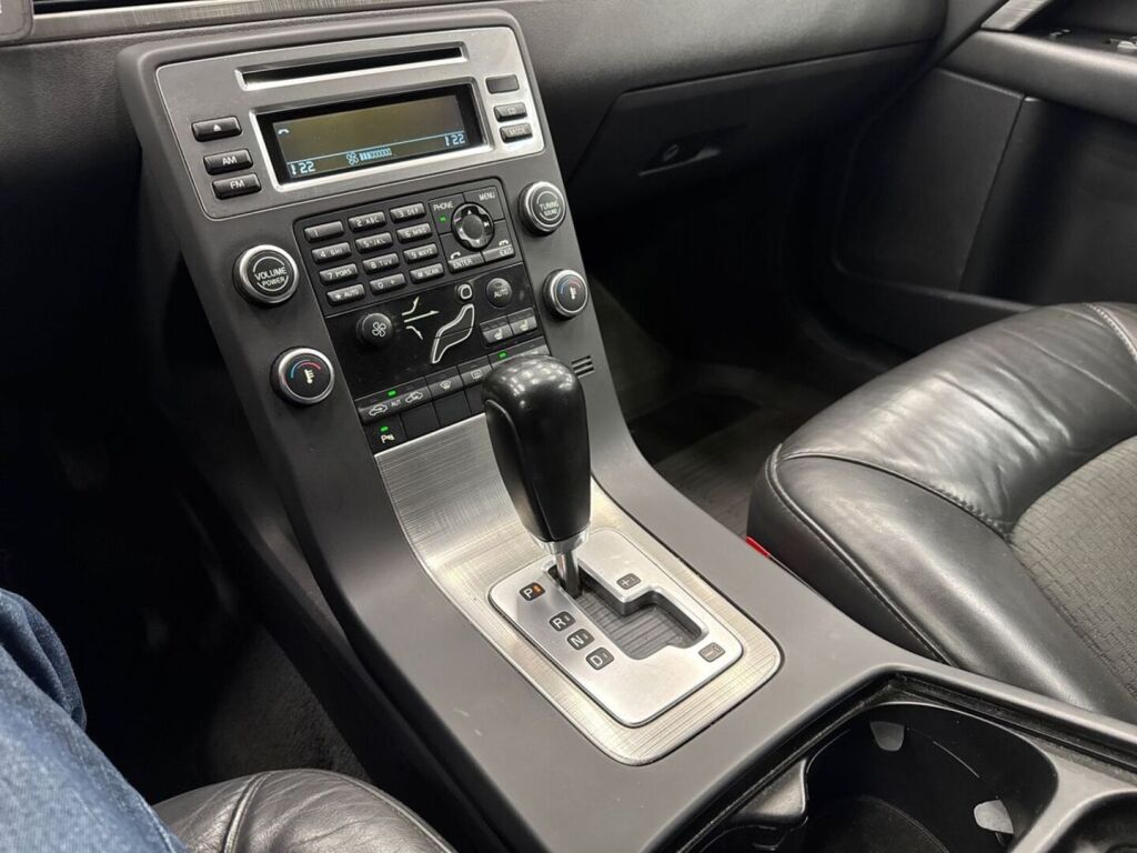 Volvo V70 2009 Musta