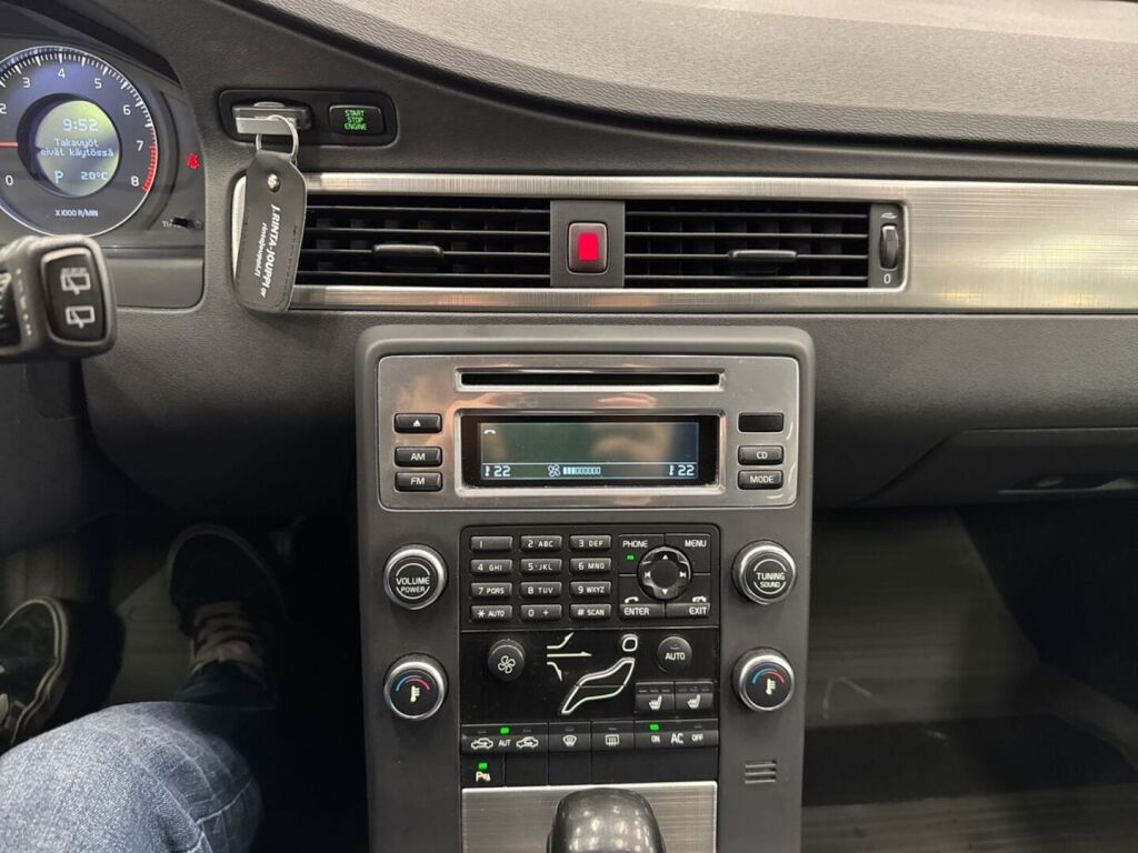Volvo V70 2009 Musta