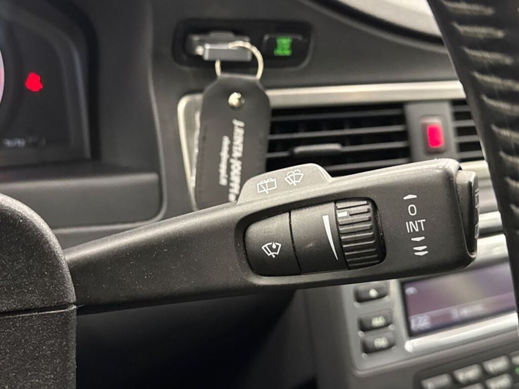 Volvo V70 2009 Musta