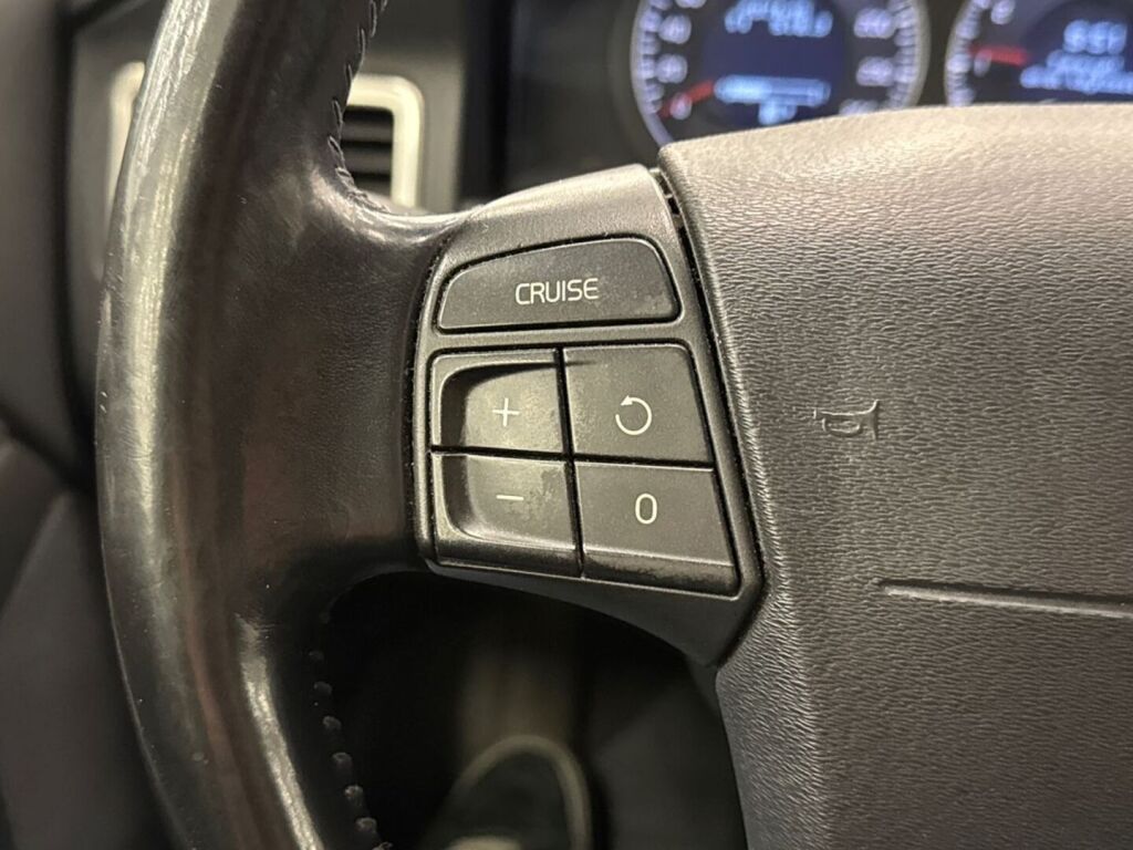Volvo V70 2009 Musta