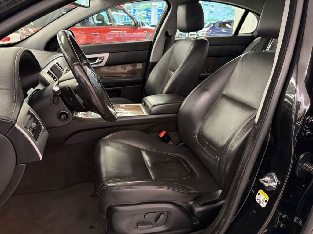 Jaguar XF 2014 Musta
