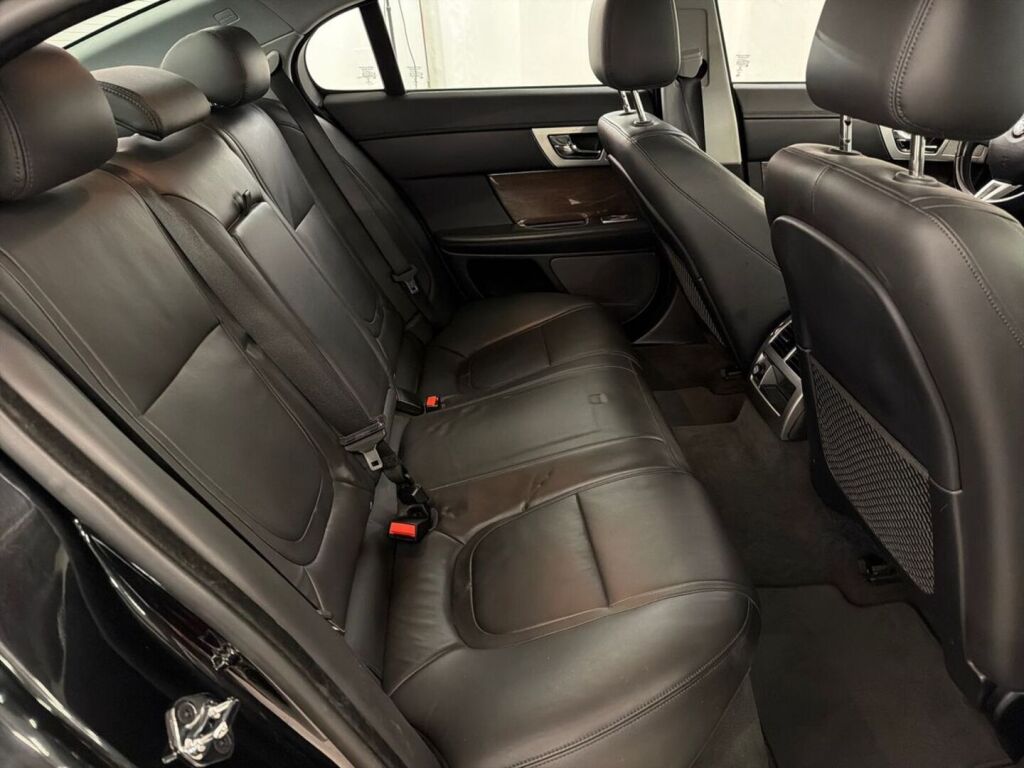 Jaguar XF 2014 Musta