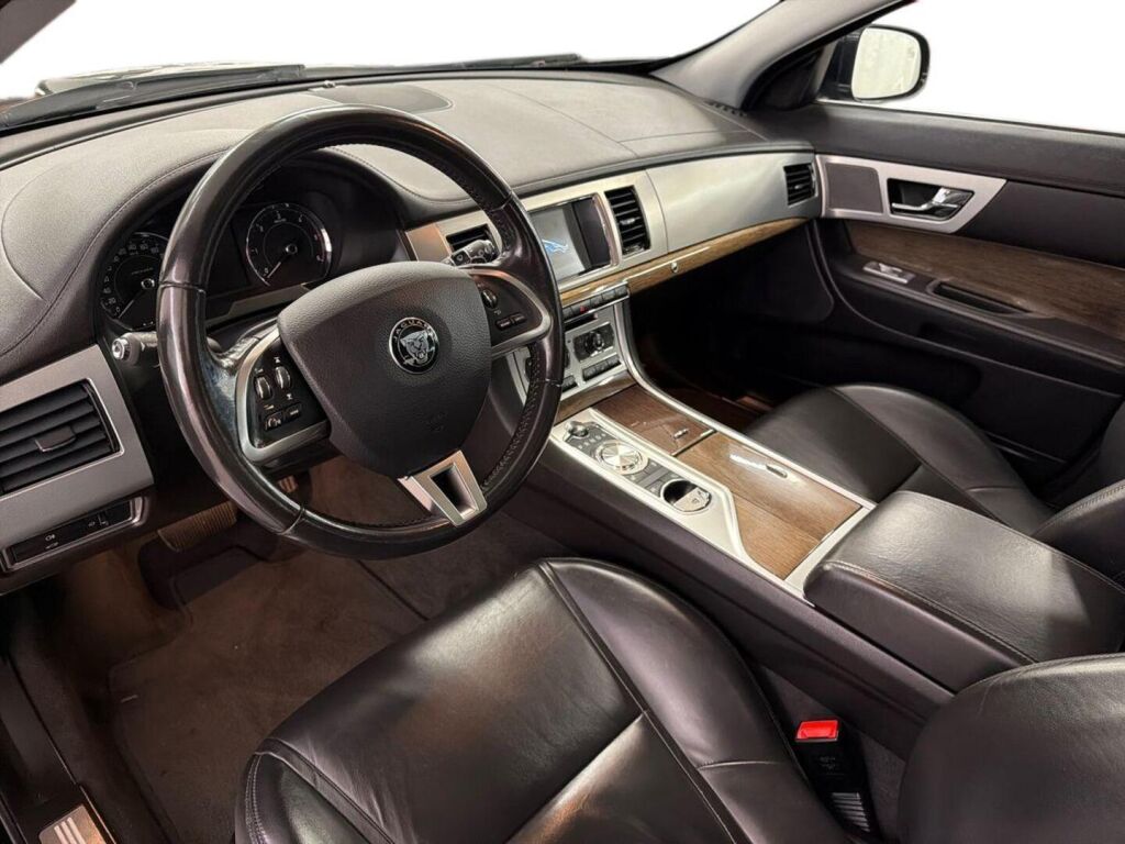 Jaguar XF 2014 Musta